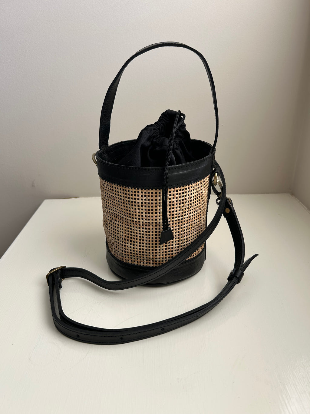 Imut Bucket Bag